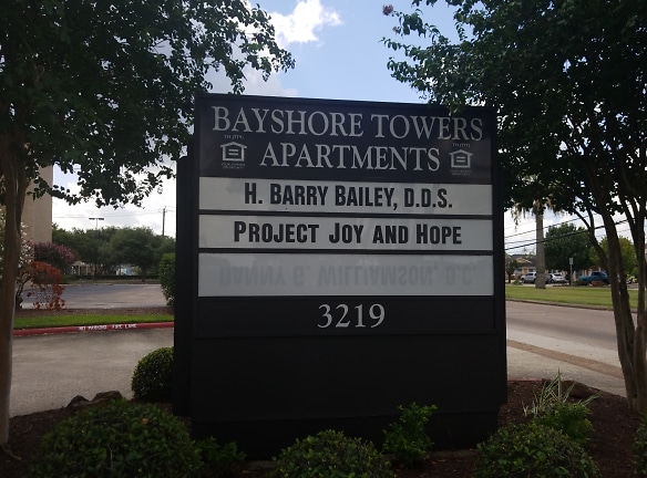 Bayshore Towers Apartments - Pasadena, TX