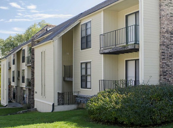 Douglas Place Apartments And Townhomes - Grandview, MO