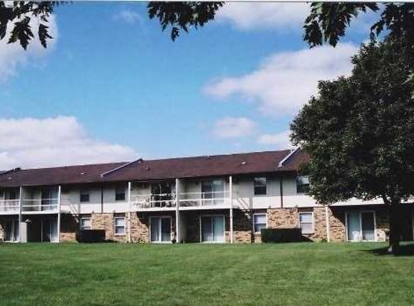 Lake Of The Woods Apartments - Mahomet, IL