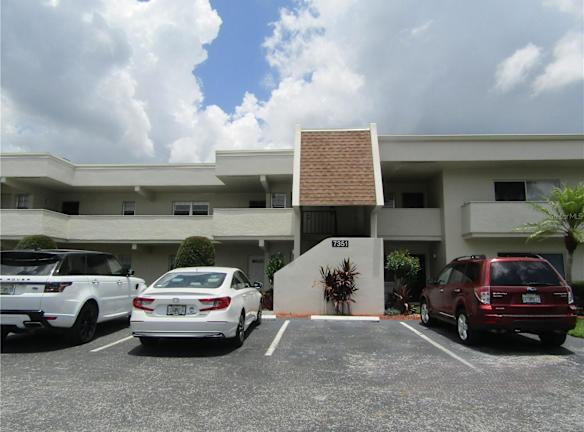 7351 W Country Club Dr N unit 202 - Sarasota, FL