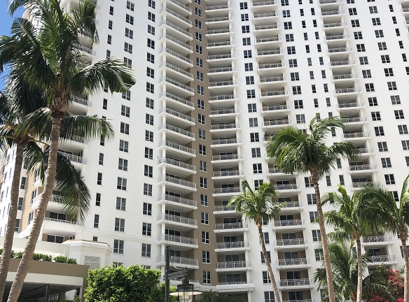 Courvoisier Courts Apartments - Miami, FL