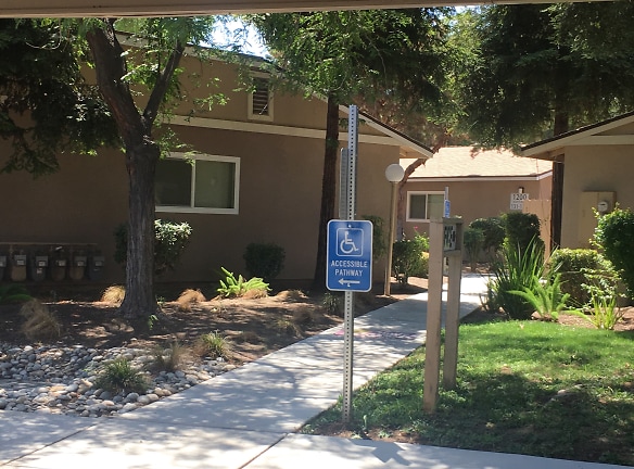 Country Side Apartments - Clovis, CA