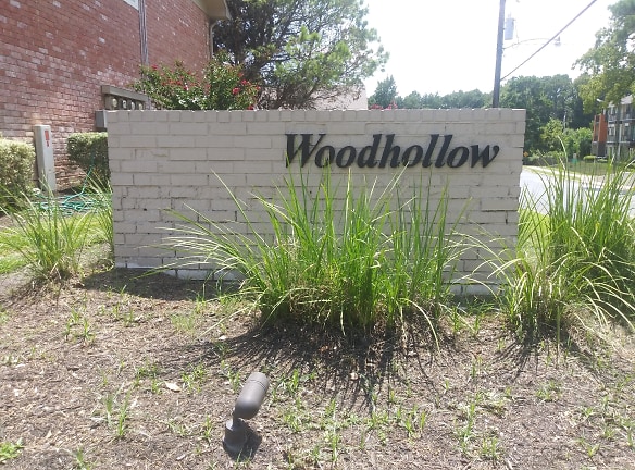 Woodhollow Apartments - Huntsville, TX