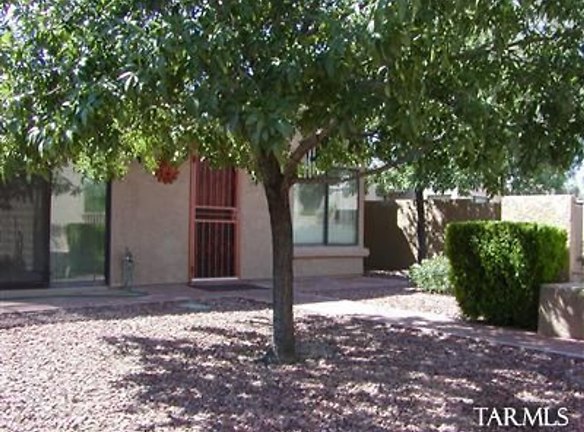 4478 E Kleindale Rd - Tucson, AZ