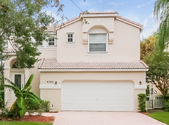 4745 NW 114th Dr - Coral Springs, FL