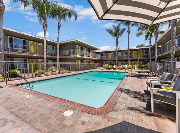 California Palms Apartments - Santa Ana, CA