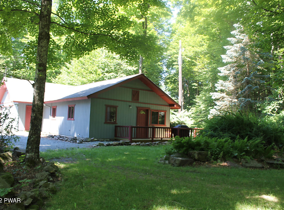 17 Gallina Pond Dr - Honesdale, PA