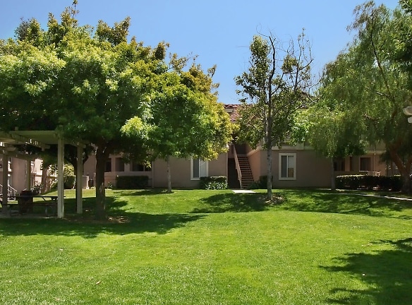 Brookwood Villas Apartments - Corona, CA