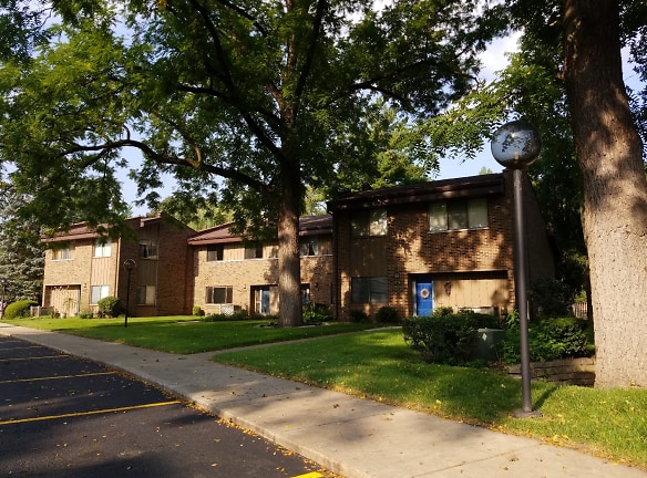 North Shore Club Apartments - South Bend, IN