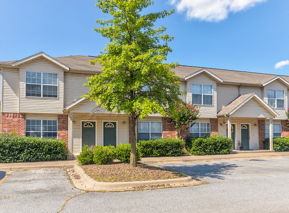 Pleasant Woods Townhomes - Fayetteville, AR