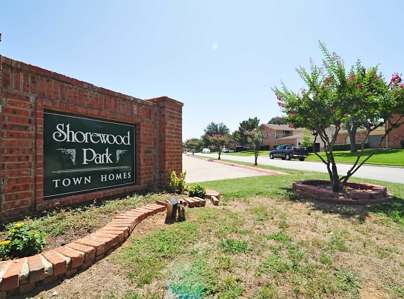 Shorewood Park Townhomes - Grapevine, TX