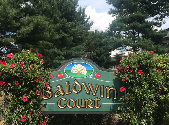 Baldwin Court Apartments - Newington, CT