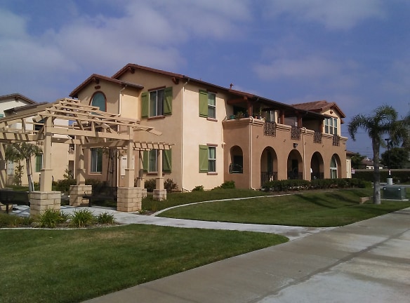 Las Villas De Paseo Nuevo Apartments - Oxnard, CA