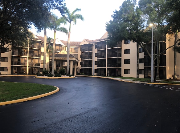 Weinberg House Apartments - Boca Raton, FL