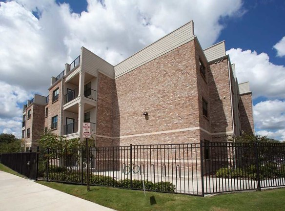 Thomas Park Lofts Apartments - College Station, TX