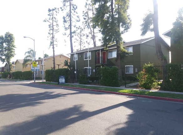 Laurel Canyon Apartments - Fresno, CA