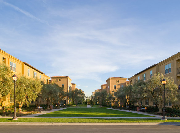 Stonegate Apartment Homes - Irvine, CA