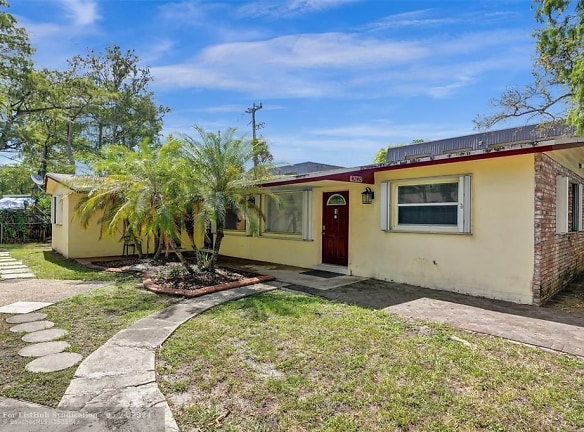 4240 NW 21st Ave #2 - Oakland Park, FL