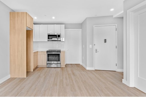 30-38 31st St unit 3-F - Queens, NY