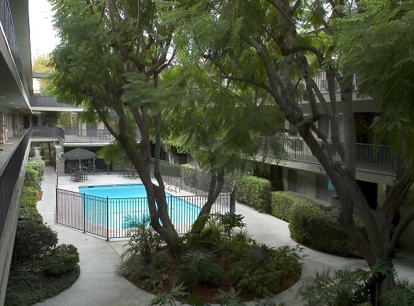 Newcastle Towers Apartments - Encino, CA