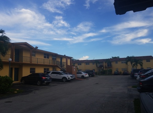 Summer Grove Apartments - Miami, FL