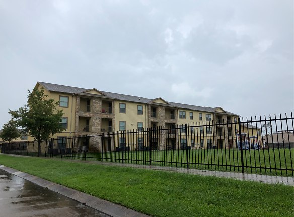 Brittany Place Townhomes Apartments - Port Arthur, TX