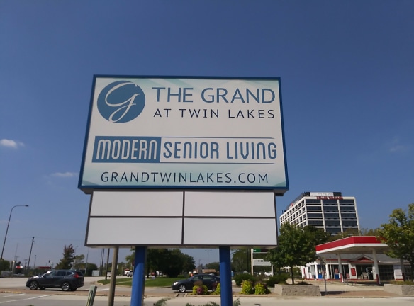 Grand At Twin Lakes Apartments - Palatine, IL