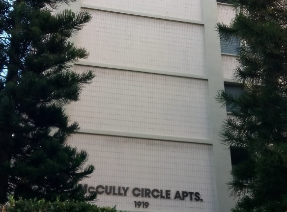 McCully Circle Apartments - Honolulu, HI