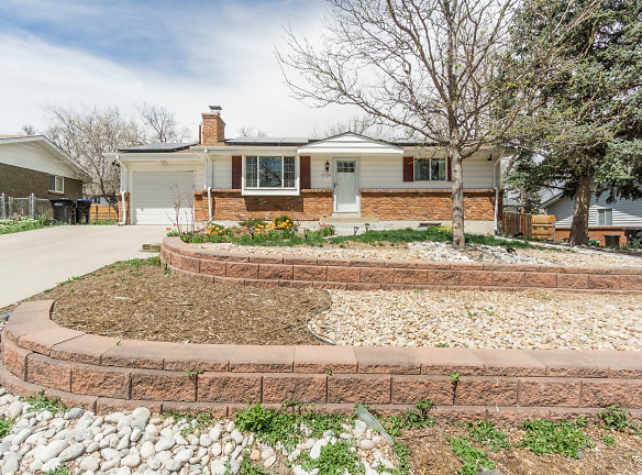 6739 W 70th Ave - Arvada, CO