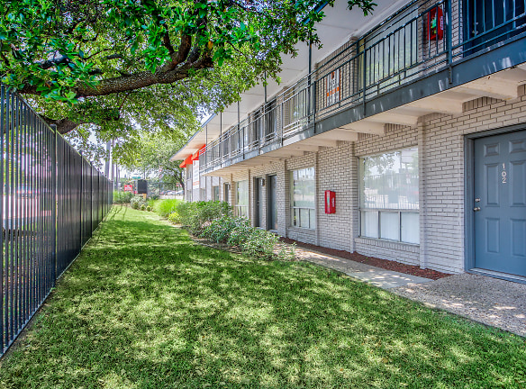Park Beverly Apartments - Dallas, TX