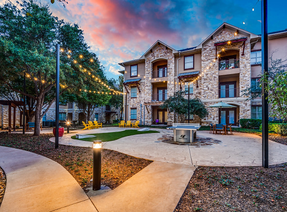 Arioso Apartments & Townhomes - Grand Prairie, TX