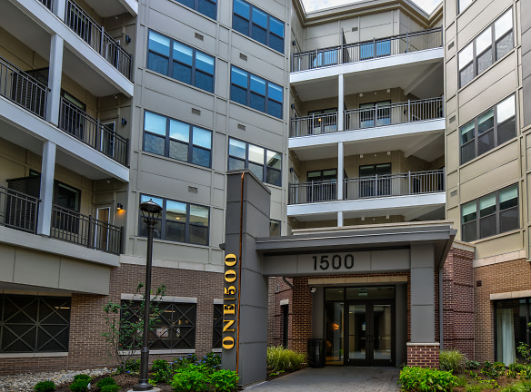 One 500 Apartments - Teaneck, NJ