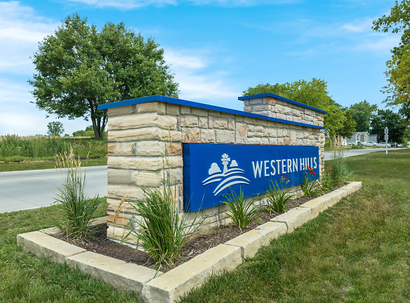 Western Hills Apartments - Coralville, IA