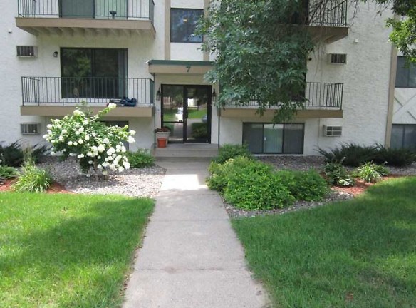 Pineview Apartments - Elk River, MN