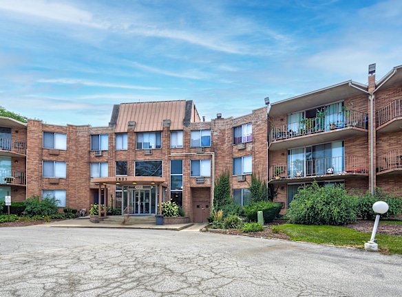 Sherry Apartments - Naperville, IL