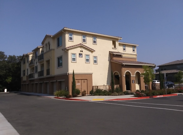 The Vines On 80 Apartments - Fairfield, CA