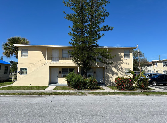803 Henrietta Ave - West Palm Beach, FL