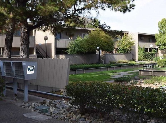 Amber Grove Apartments - Sacramento, CA