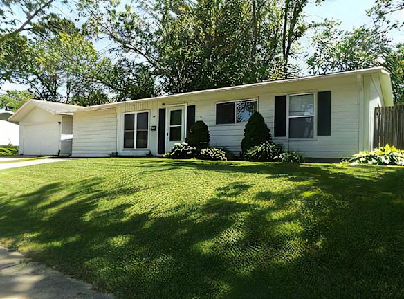 605 Hillview Dr - Marion, IA