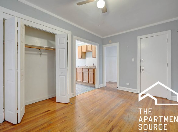 3263 W Wrightwood Ave unit 1Q - Chicago, IL