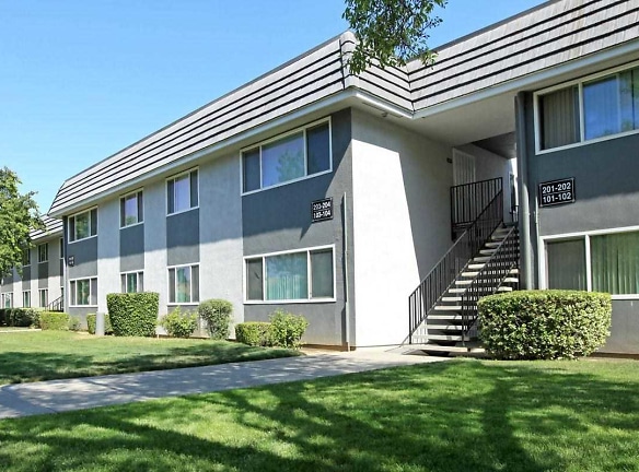 El Cazador Apartments - Fresno, CA