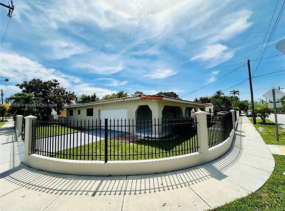 201 SW 40th Ave - Coral Gables, FL
