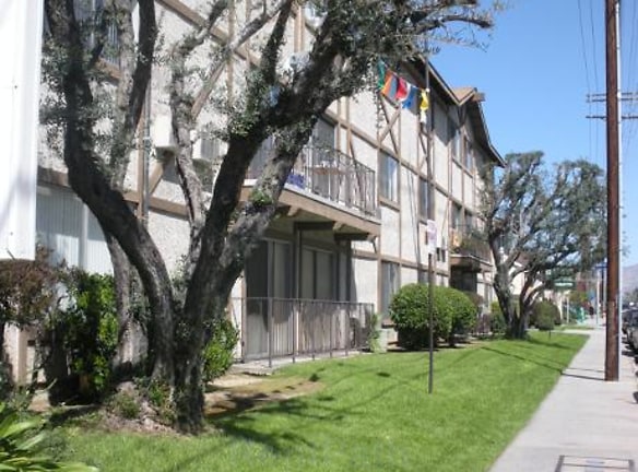 Greencourt Apartments - Van Nuys, CA