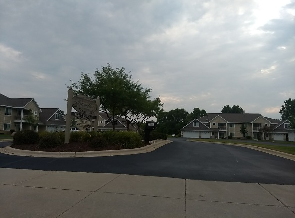 Ravello Townhomes Apartments - Hobart, WI