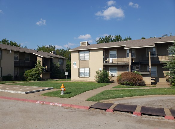 Kaufman Place Apartments - Ennis, TX