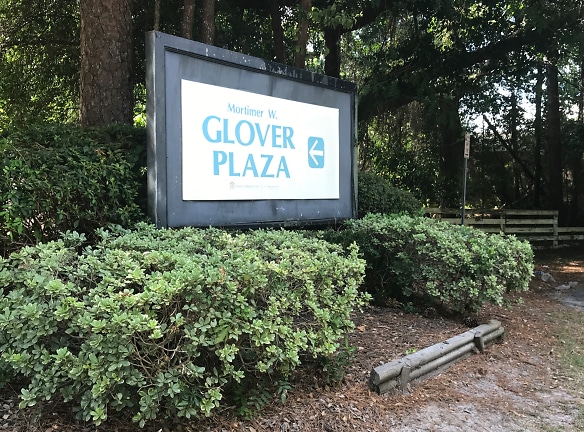 Glover Plaza Apartments - Wilmington, NC