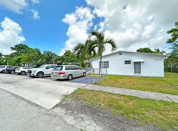 6201 Taylor St unit 2 - Hollywood, FL