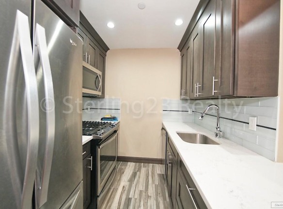 21-08 Steinway St unit 2 - Queens, NY