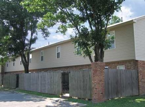 Holiday Townhouse Apartments - West Memphis, AR