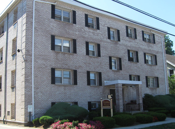 Holiday Manor Apartments - West Haven, CT